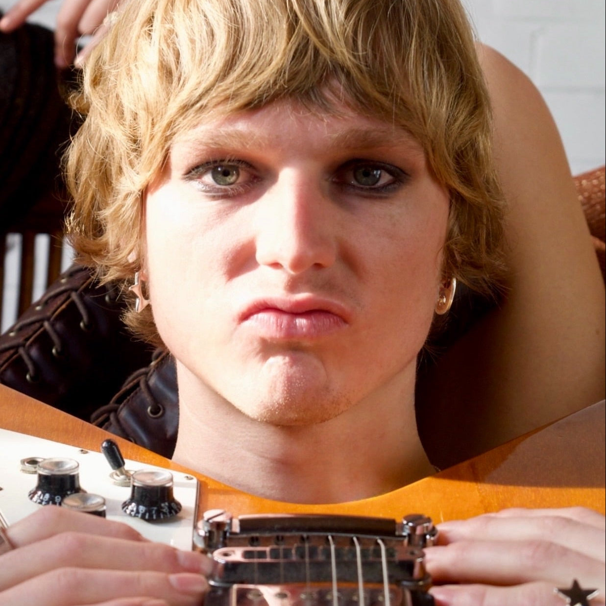 'Looking For A Kiss' Soda Tab Stud