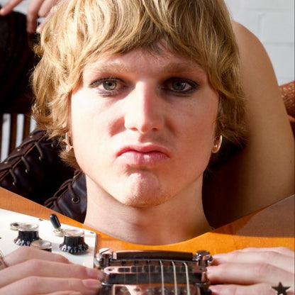 'Looking For A Kiss' Soda Tab Stud